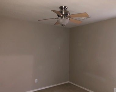 3311 Admiral Drive - Photo Thumbnail 6