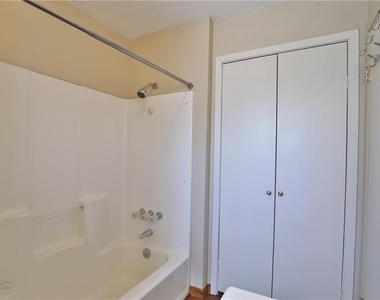 418 Elm Street - Photo Thumbnail 5