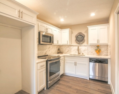 821 Dublin Drive - Photo Thumbnail 4