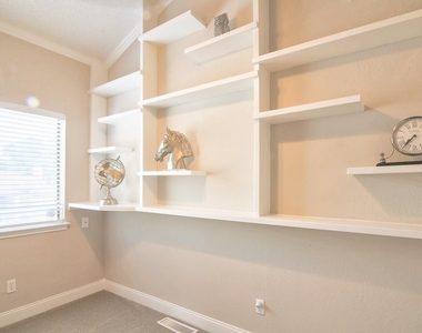 821 Dublin Drive - Photo Thumbnail 17