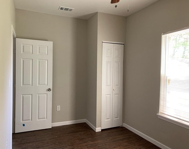 1012 Faye Street - Photo Thumbnail 5