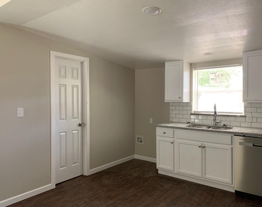 1012 Faye Street - Photo Thumbnail 2
