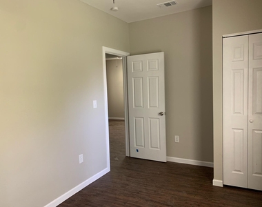 1012 Faye Street - Photo Thumbnail 3