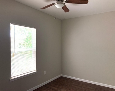 1012 Faye Street - Photo Thumbnail 6