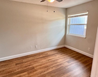 624 E 3rd Street - Photo Thumbnail 6