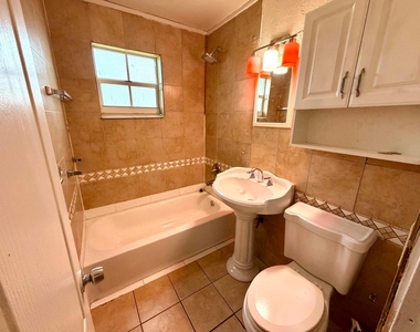 1061 W 4th Street - Photo Thumbnail 13