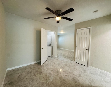 935 8th Street - Photo Thumbnail 3