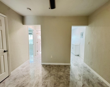 935 8th Street - Photo Thumbnail 15