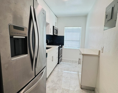 935 8th Street - Photo Thumbnail 2