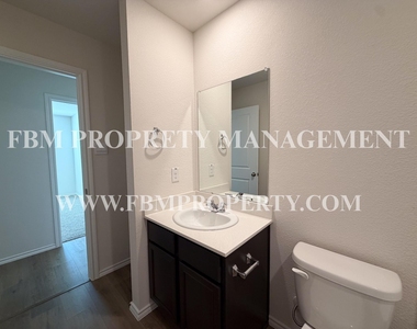 369 Thoroughbred Street - Photo Thumbnail 8