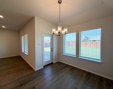 369 Thoroughbred Street - Photo Thumbnail 17