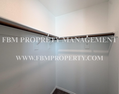 369 Thoroughbred Street - Photo Thumbnail 6