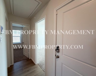 369 Thoroughbred Street - Photo Thumbnail 4