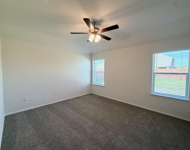 369 Thoroughbred Street - Photo Thumbnail 27