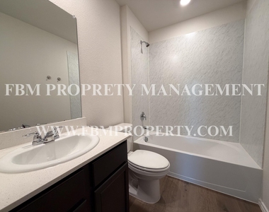 369 Thoroughbred Street - Photo Thumbnail 9