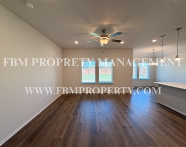 369 Thoroughbred Street - Photo Thumbnail 13