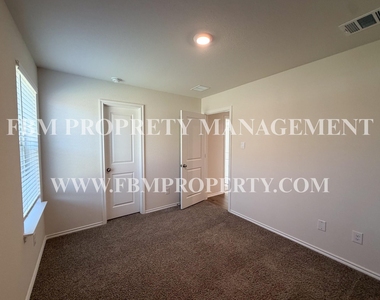 369 Thoroughbred Street - Photo Thumbnail 11