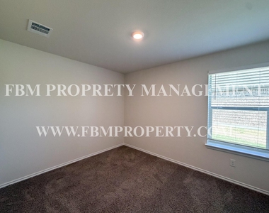 369 Thoroughbred Street - Photo Thumbnail 10