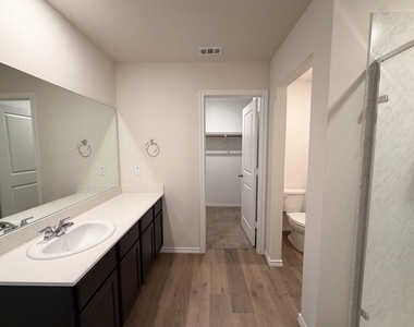369 Thoroughbred Street - Photo Thumbnail 23