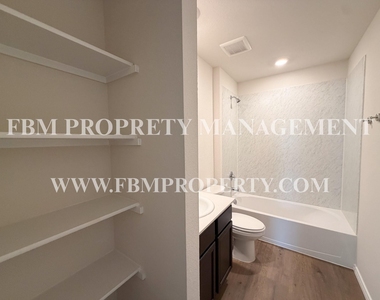 369 Thoroughbred Street - Photo Thumbnail 7