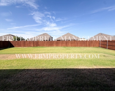 369 Thoroughbred Street - Photo Thumbnail 2