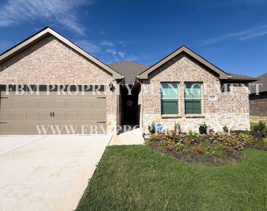 369 Thoroughbred Street - Photo Thumbnail 1