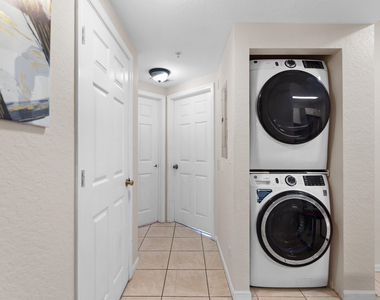 1165 Golden Lakes Boulevard - Photo Thumbnail 7
