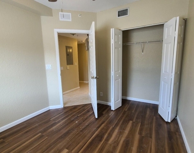 1165 Golden Lakes Boulevard - Photo Thumbnail 22