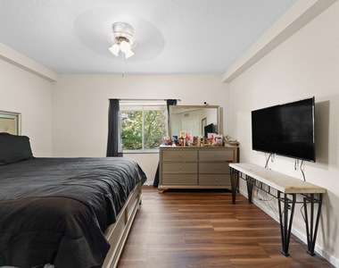 1165 Golden Lakes Boulevard - Photo Thumbnail 19