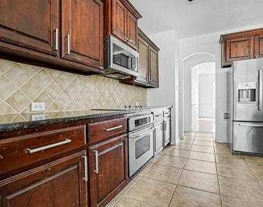 3023 Riverwood Lane - Photo Thumbnail 8