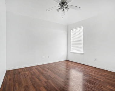 3023 Riverwood Lane - Photo Thumbnail 18