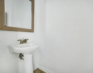 3023 Riverwood Lane - Photo Thumbnail 11