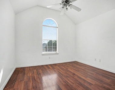 3023 Riverwood Lane - Photo Thumbnail 13