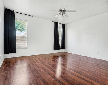3023 Riverwood Lane - Photo Thumbnail 12