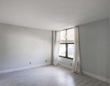 11 Royal Palm Way - Photo Thumbnail 11