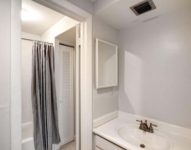 11 Royal Palm Way - Photo Thumbnail 10