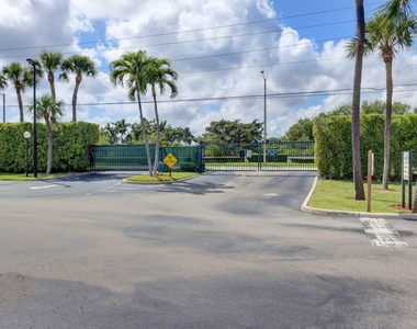 11 Royal Palm Way - Photo Thumbnail 22