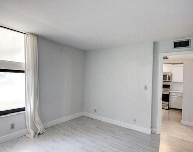 11 Royal Palm Way - Photo Thumbnail 12