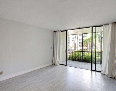 11 Royal Palm Way - Photo Thumbnail 4