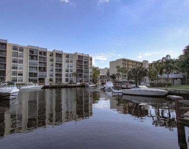 11 Royal Palm Way - Photo Thumbnail 19