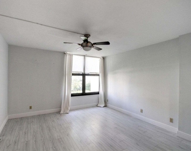 11 Royal Palm Way - Photo Thumbnail 9