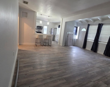 2539 Cleveland Street - Photo Thumbnail 7