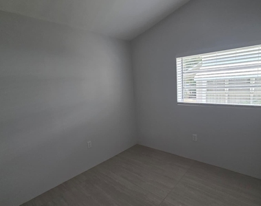 2539 Cleveland Street - Photo Thumbnail 5