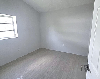 2539 Cleveland Street - Photo Thumbnail 9