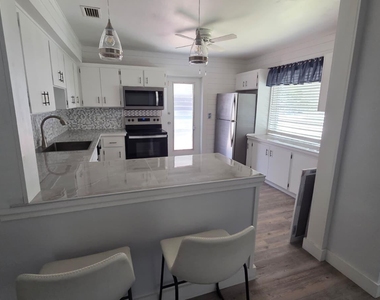2539 Cleveland Street - Photo Thumbnail 8