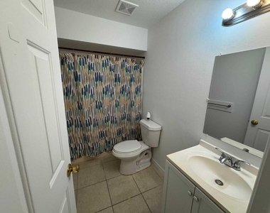 865 17th Lane Sw - Photo Thumbnail 9