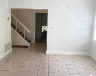 3031 E Missionwood Lane - Photo Thumbnail 4