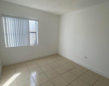 3031 E Missionwood Lane - Photo Thumbnail 7