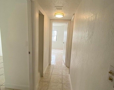 3031 E Missionwood Lane - Photo Thumbnail 6