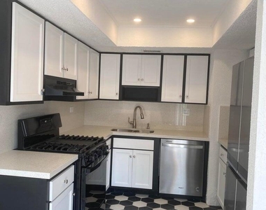 3031 E Missionwood Lane - Photo Thumbnail 2